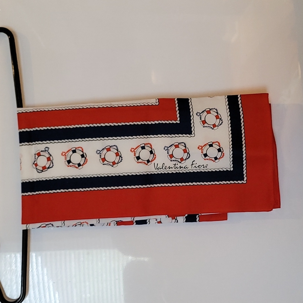 NWOT Valentina fiore women's scarf 25"-25"